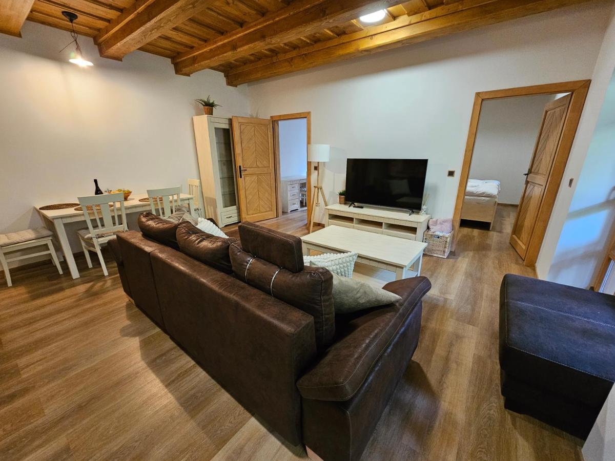 Apartmany Jezerne Velké Karlovice Buitenkant foto
